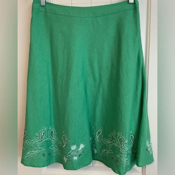 Apostrophe women’s linen blend midi A-line paisley embroidered skirt in green. - Picture 1 of 7